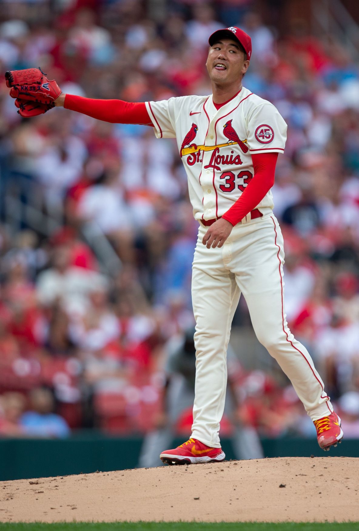 Cardinals try to even up series against Giants